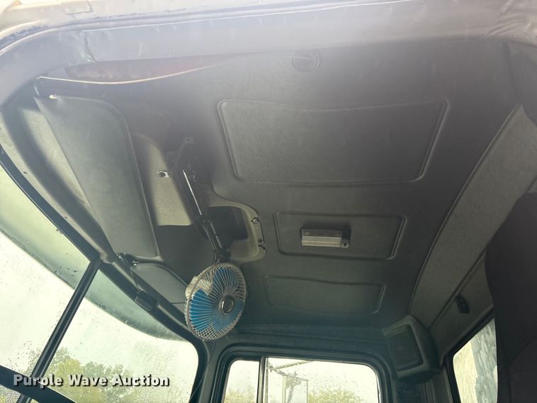 image for item FI0019 2001 Mack RD dump truck