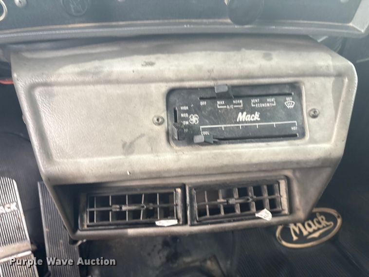 image for item FI0019 2001 Mack RD dump truck