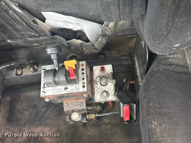 image for item FI0019 2001 Mack RD dump truck