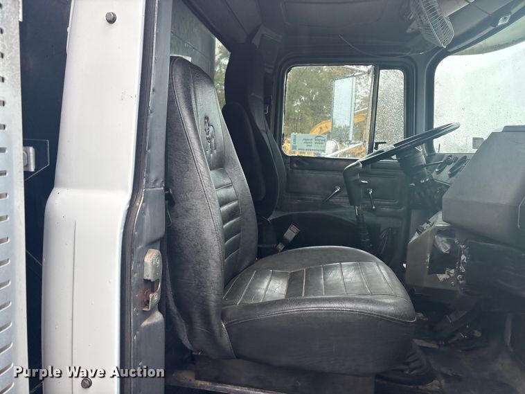 image for item FI0019 2001 Mack RD dump truck