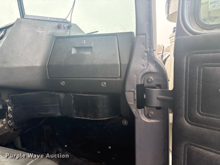 image for item FI0019 2001 Mack RD dump truck