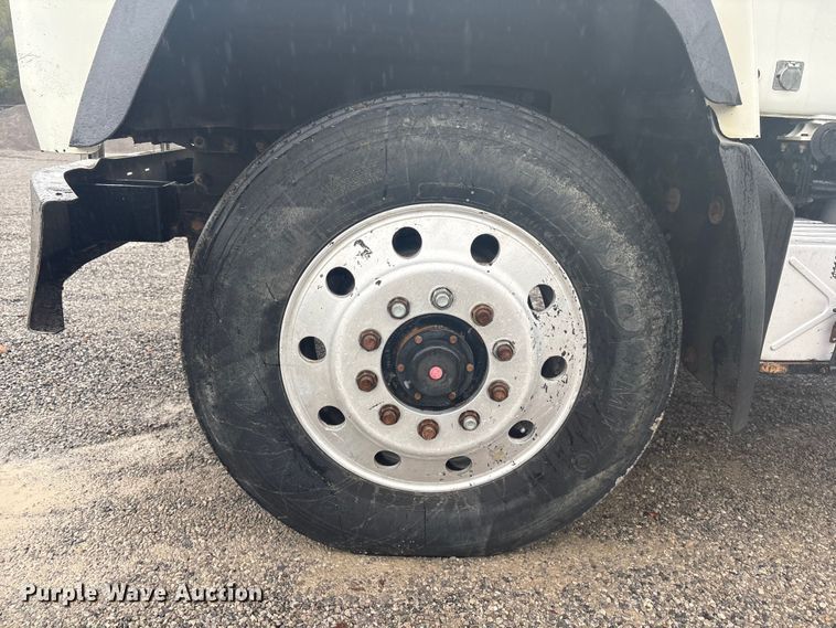 image for item FI0019 2001 Mack RD dump truck