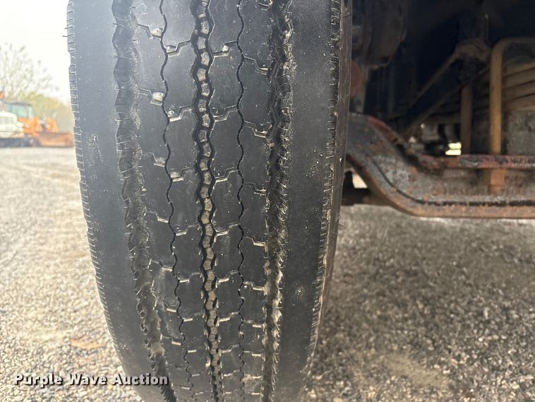 image for item FI0019 2001 Mack RD dump truck