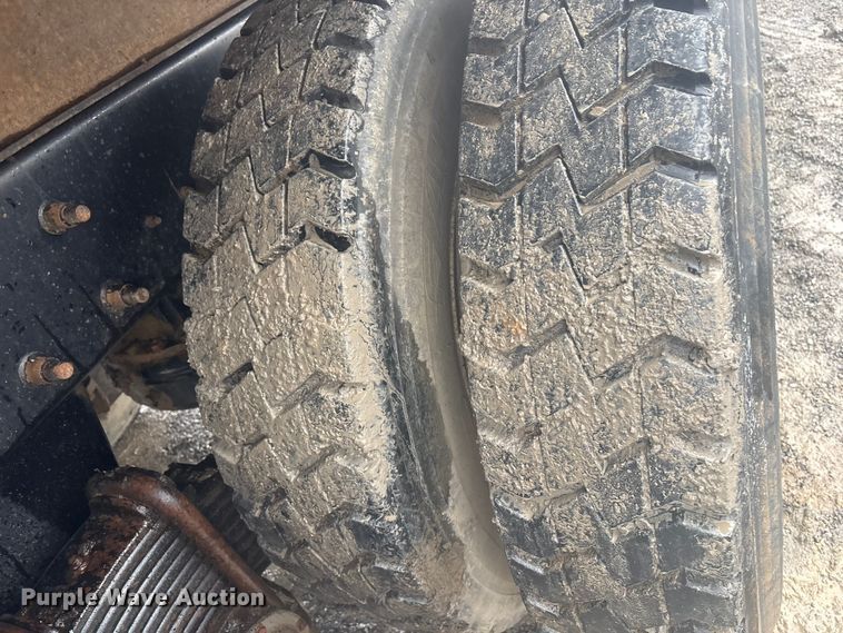 image for item FI0019 2001 Mack RD dump truck