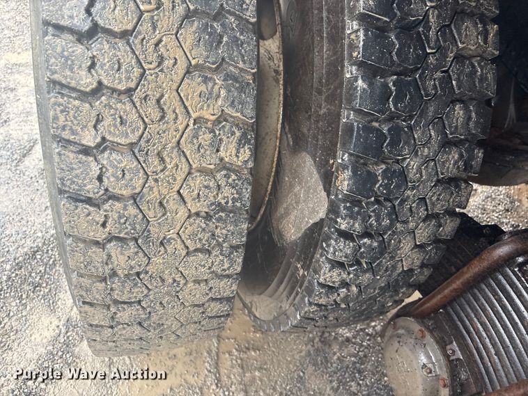 image for item FI0019 2001 Mack RD dump truck