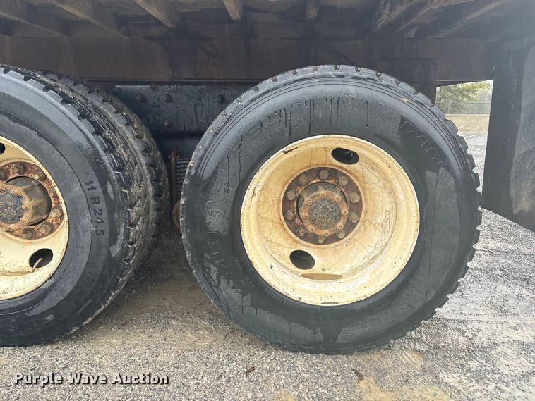 image for item FI0019 2001 Mack RD dump truck