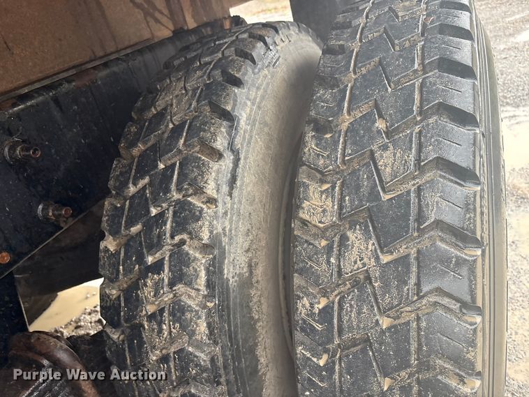 image for item FI0019 2001 Mack RD dump truck