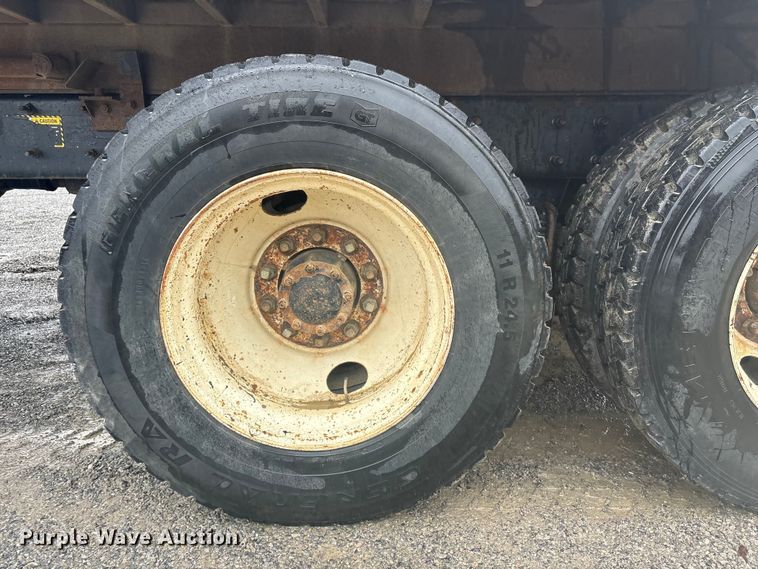 image for item FI0019 2001 Mack RD dump truck