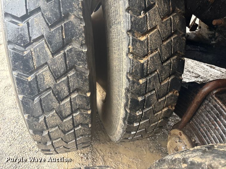 image for item FI0019 2001 Mack RD dump truck