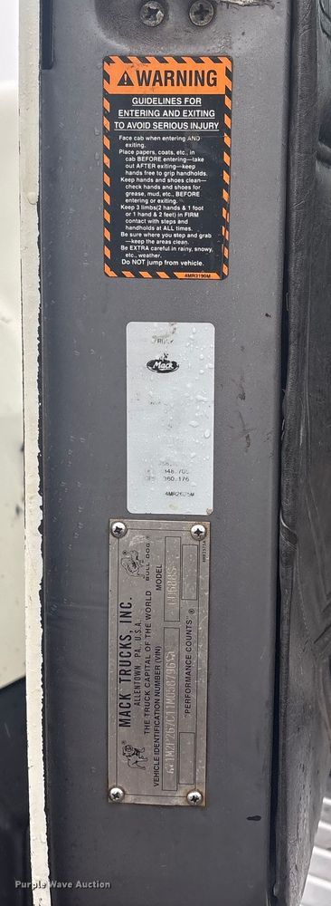 image for item FI0019 2001 Mack RD dump truck