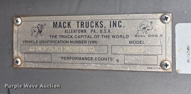 image for item FI0019 2001 Mack RD dump truck