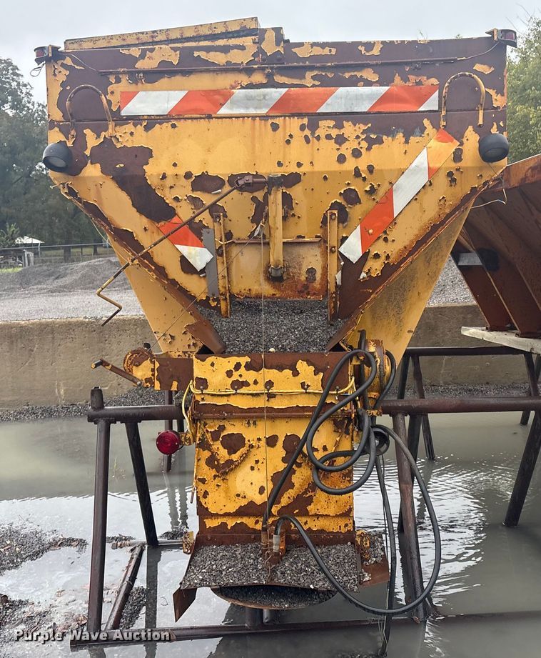 image for item FI0021 Henderson FSH9 spreader