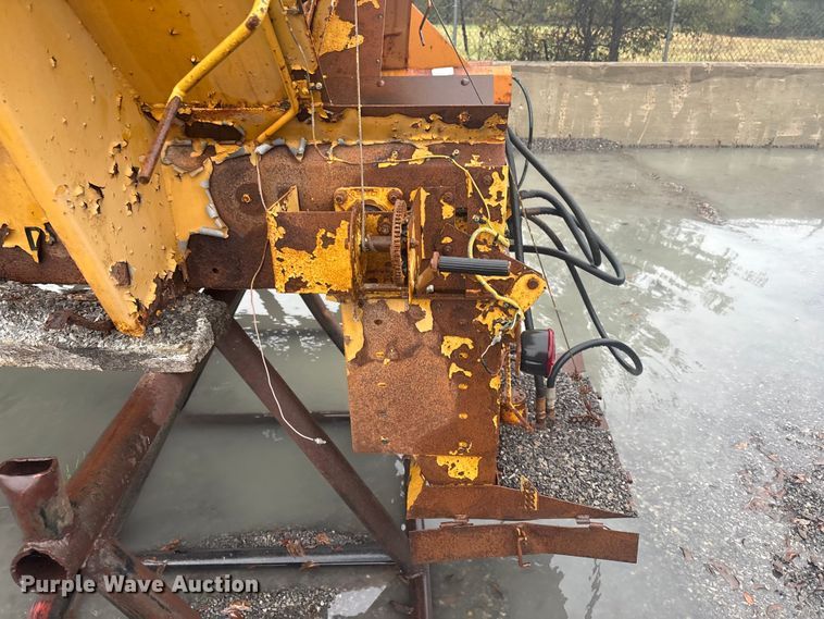 image for item FI0021 Henderson FSH9 spreader