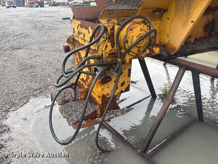 image for item FI0021 Henderson FSH9 spreader