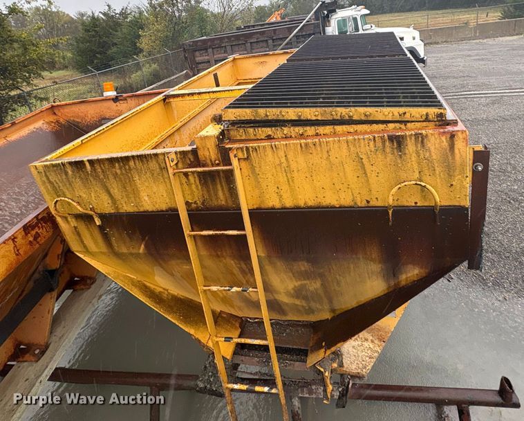 image for item FI0021 Henderson FSH9 spreader