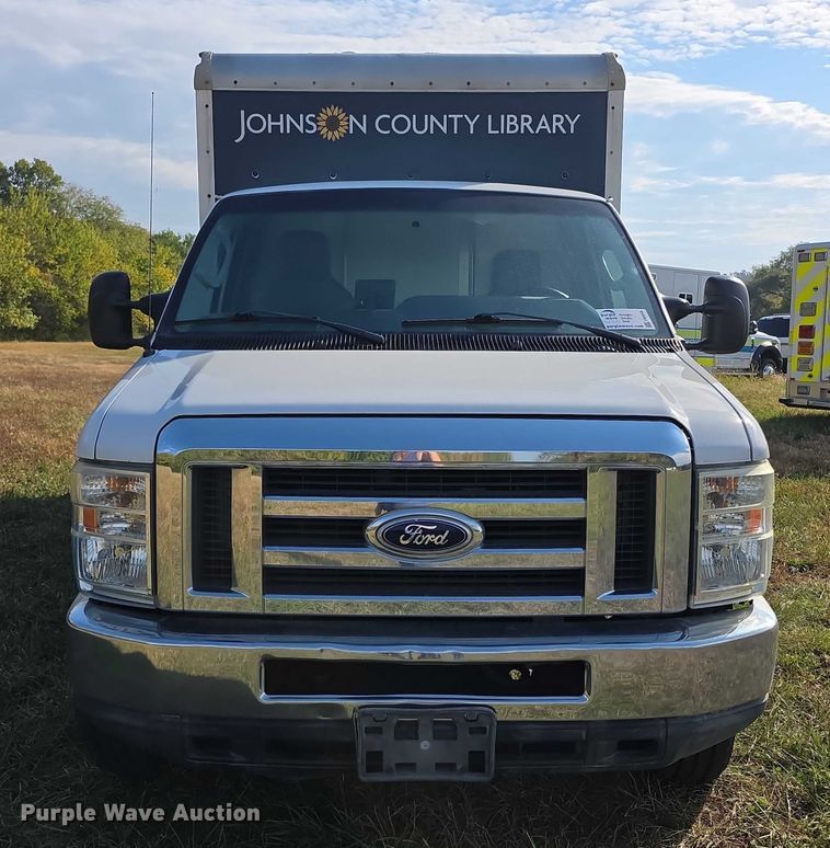 image for item FI0558 2015 Rockport Ford E350 Super Duty box truck