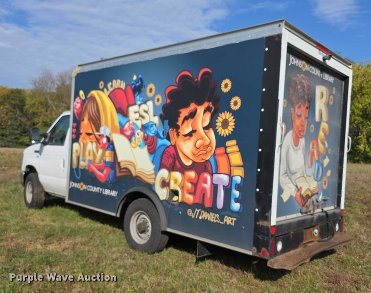 image for item FI0558 2015 Rockport Ford E350 Super Duty box truck