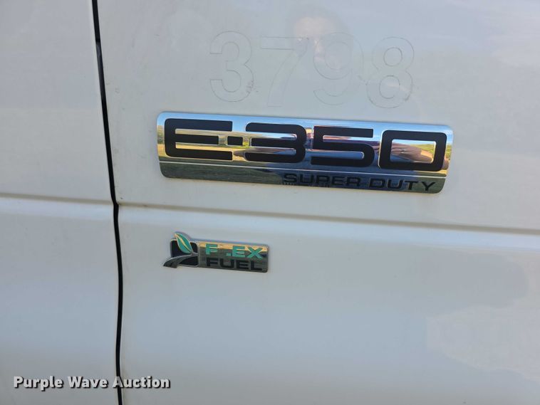 image for item FI0558 2015 Rockport Ford E350 Super Duty box truck