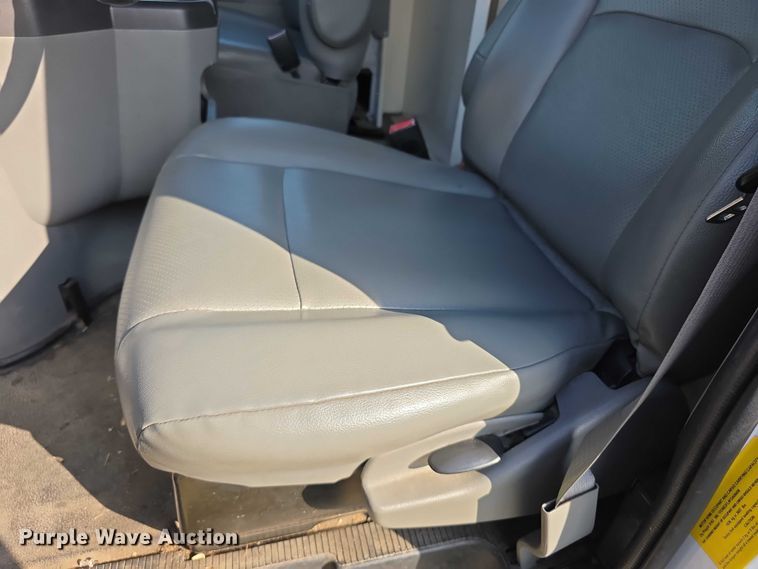 image for item FI0558 2015 Rockport Ford E350 Super Duty box truck