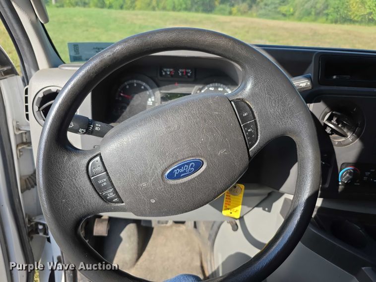 image for item FI0558 2015 Rockport Ford E350 Super Duty box truck