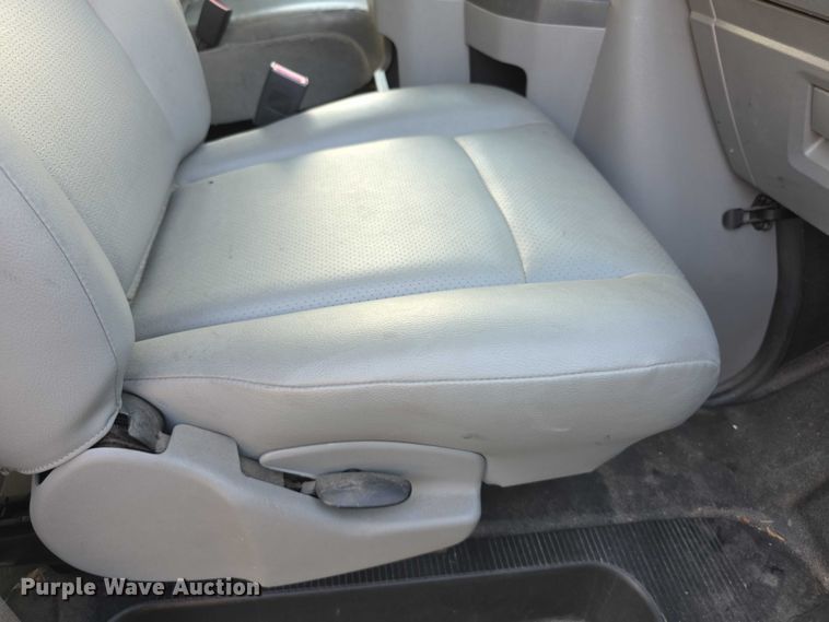 image for item FI0558 2015 Rockport Ford E350 Super Duty box truck