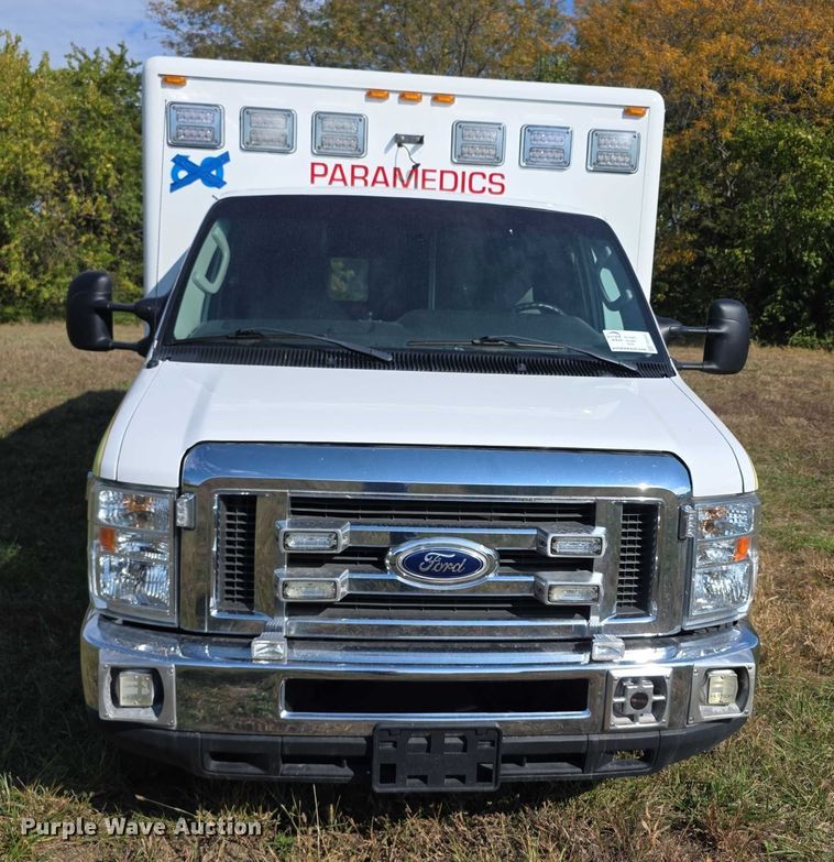 image for item FI0565 2015 Ford E450 ambulance