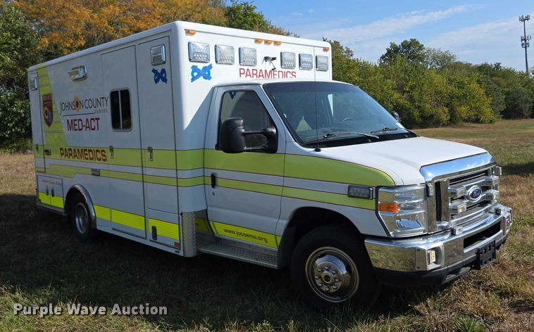 image for item FI0565 2015 Ford E450 ambulance