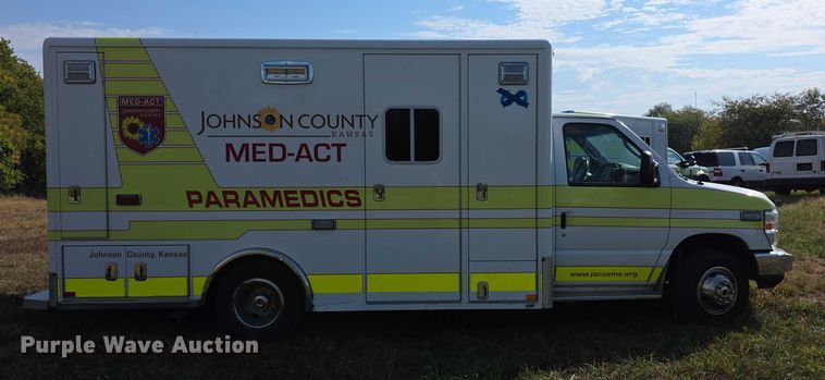 image for item FI0565 2015 Ford E450 ambulance