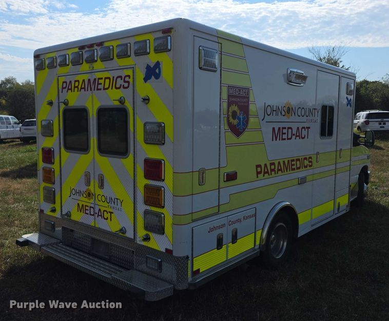 image for item FI0565 2015 Ford E450 ambulance