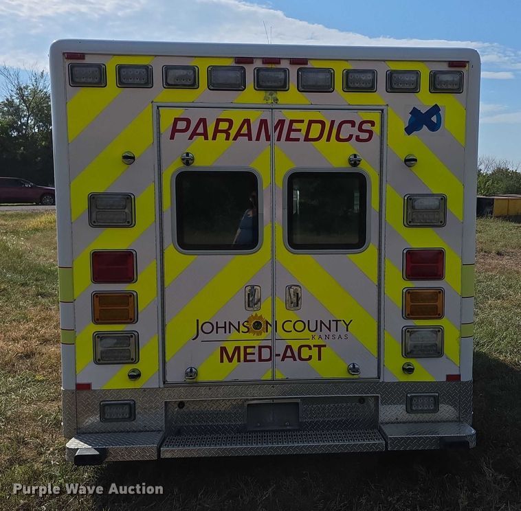 image for item FI0565 2015 Ford E450 ambulance