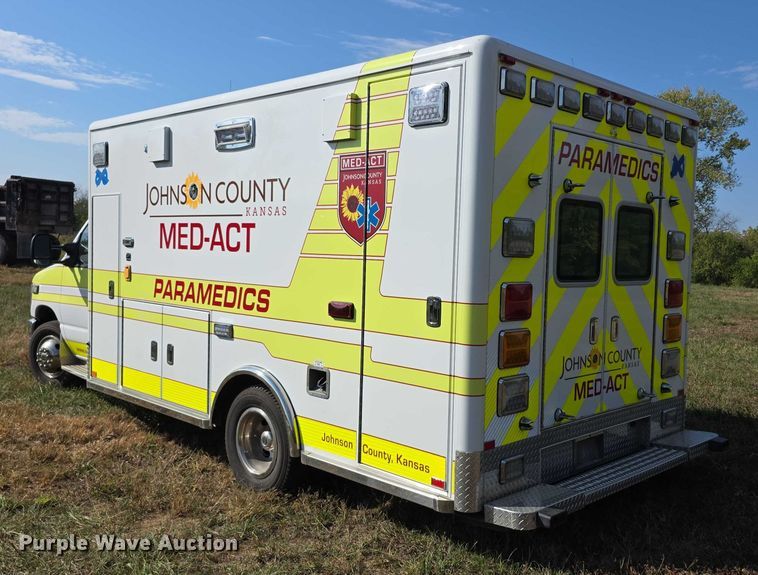 image for item FI0565 2015 Ford E450 ambulance