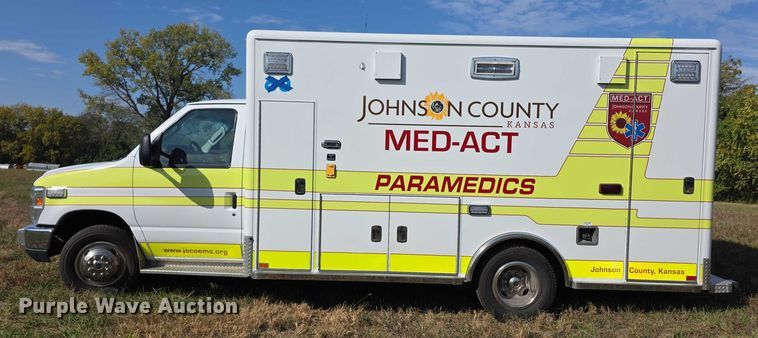 image for item FI0565 2015 Ford E450 ambulance