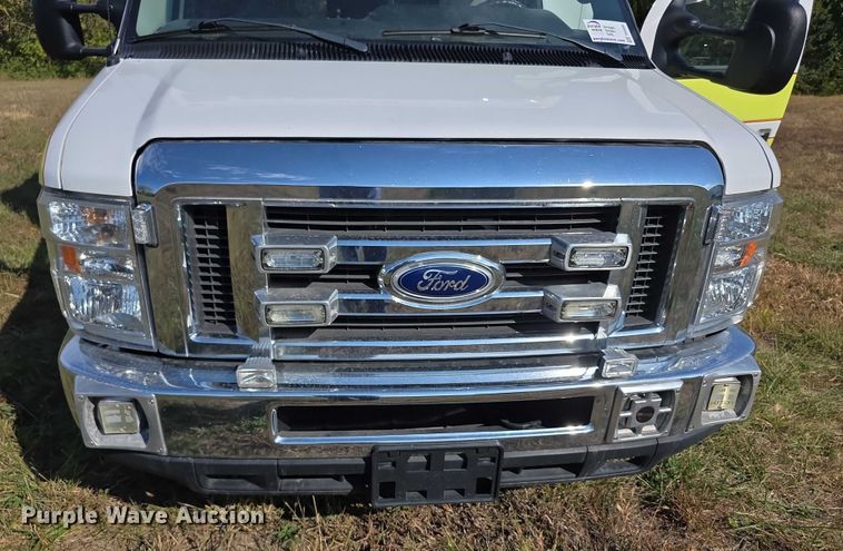 image for item FI0565 2015 Ford E450 ambulance