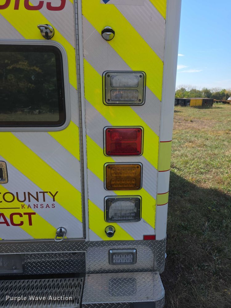 image for item FI0565 2015 Ford E450 ambulance