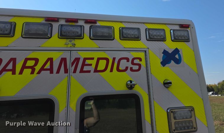 image for item FI0565 2015 Ford E450 ambulance