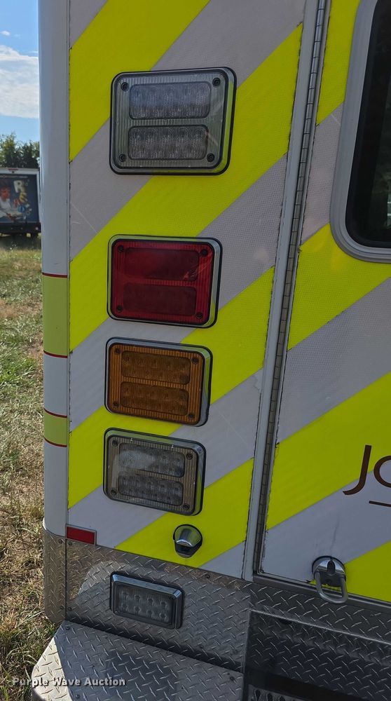 image for item FI0565 2015 Ford E450 ambulance