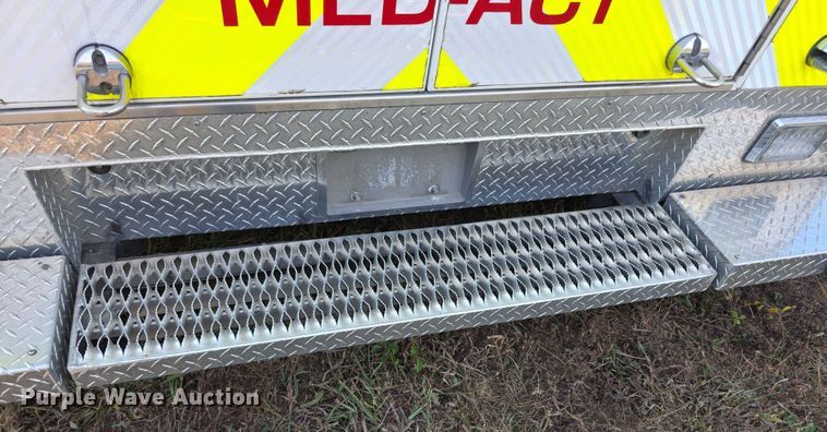 image for item FI0565 2015 Ford E450 ambulance