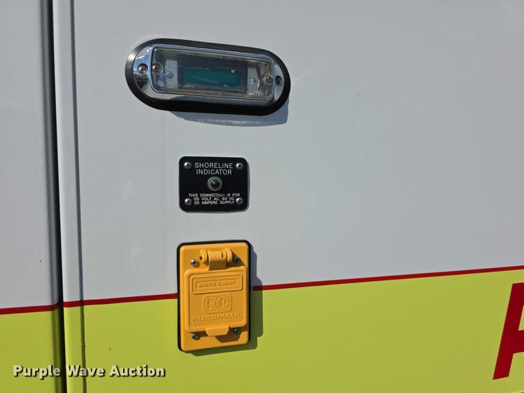 image for item FI0565 2015 Ford E450 ambulance