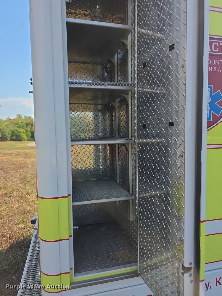 image for item FI0565 2015 Ford E450 ambulance