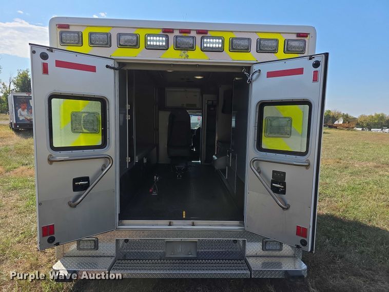 image for item FI0565 2015 Ford E450 ambulance