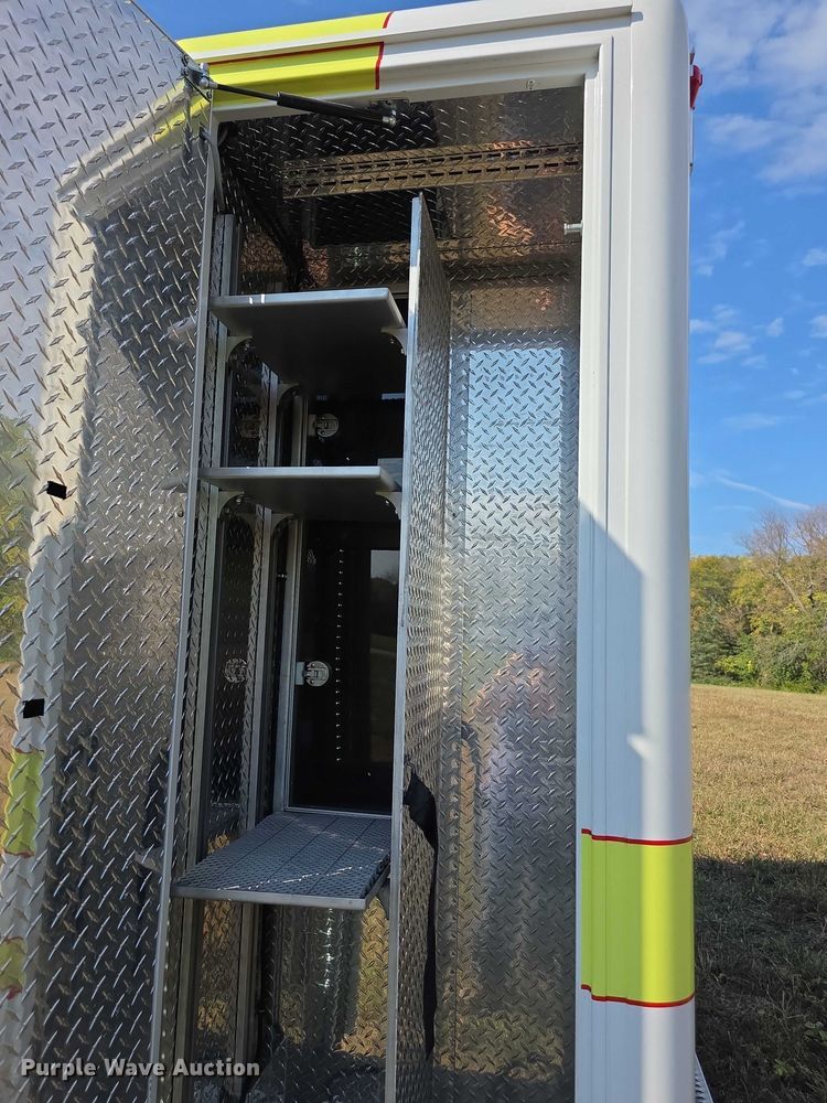 image for item FI0565 2015 Ford E450 ambulance