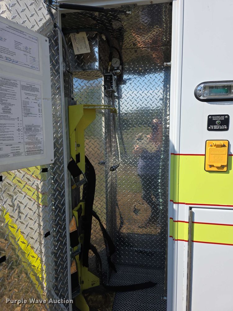 image for item FI0565 2015 Ford E450 ambulance