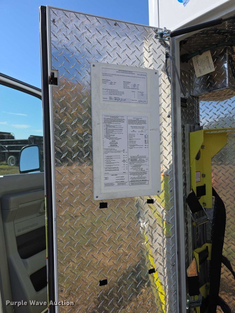 image for item FI0565 2015 Ford E450 ambulance