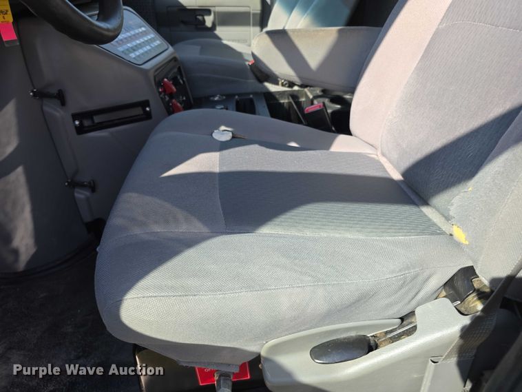 image for item FI0565 2015 Ford E450 ambulance