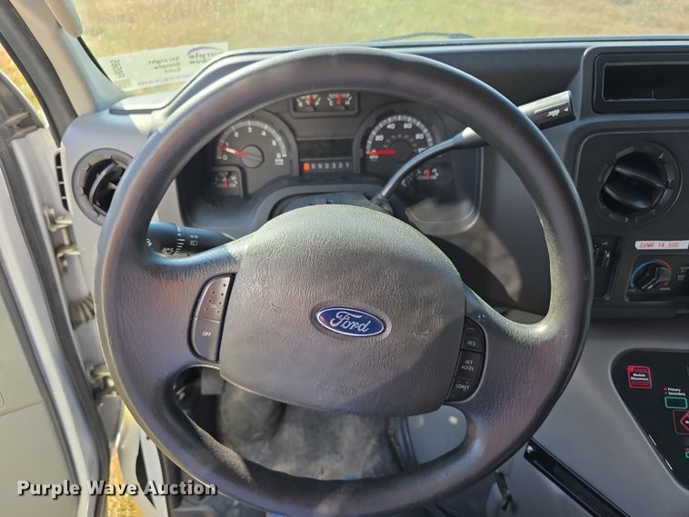 image for item FI0565 2015 Ford E450 ambulance