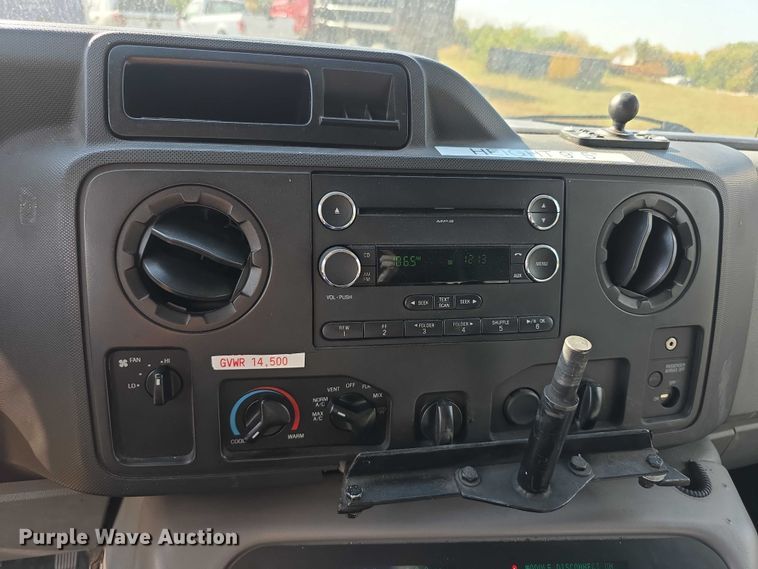 image for item FI0565 2015 Ford E450 ambulance