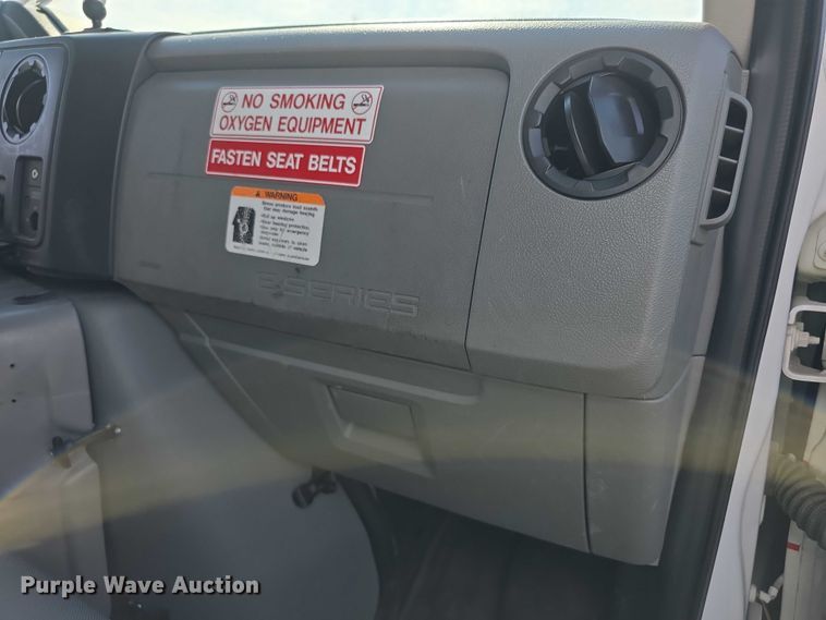 image for item FI0565 2015 Ford E450 ambulance