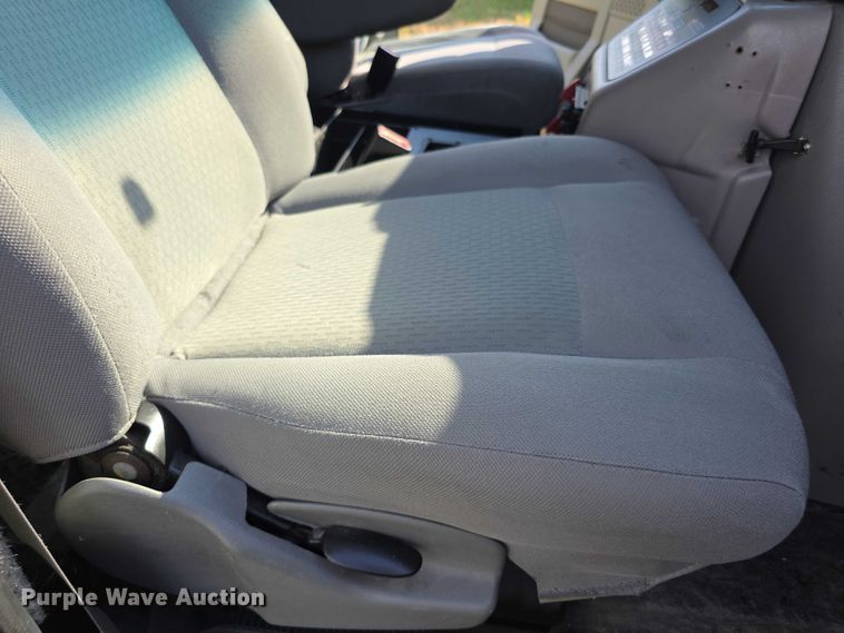 image for item FI0565 2015 Ford E450 ambulance