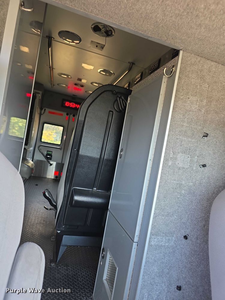 image for item FI0565 2015 Ford E450 ambulance