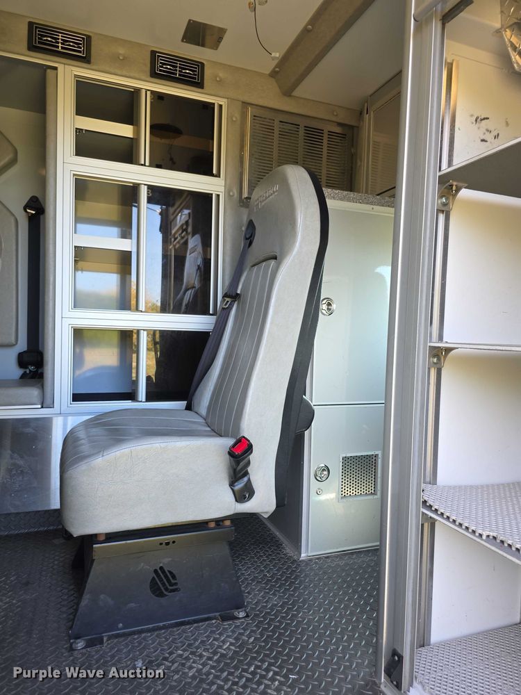 image for item FI0565 2015 Ford E450 ambulance